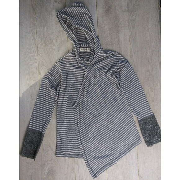 Abercrombie Kid Open Face Grey Stripped Sweater M - Picture 2 of 6